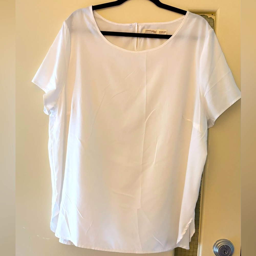 Women’s Faded Glory White Relaxed Fit Blouse.